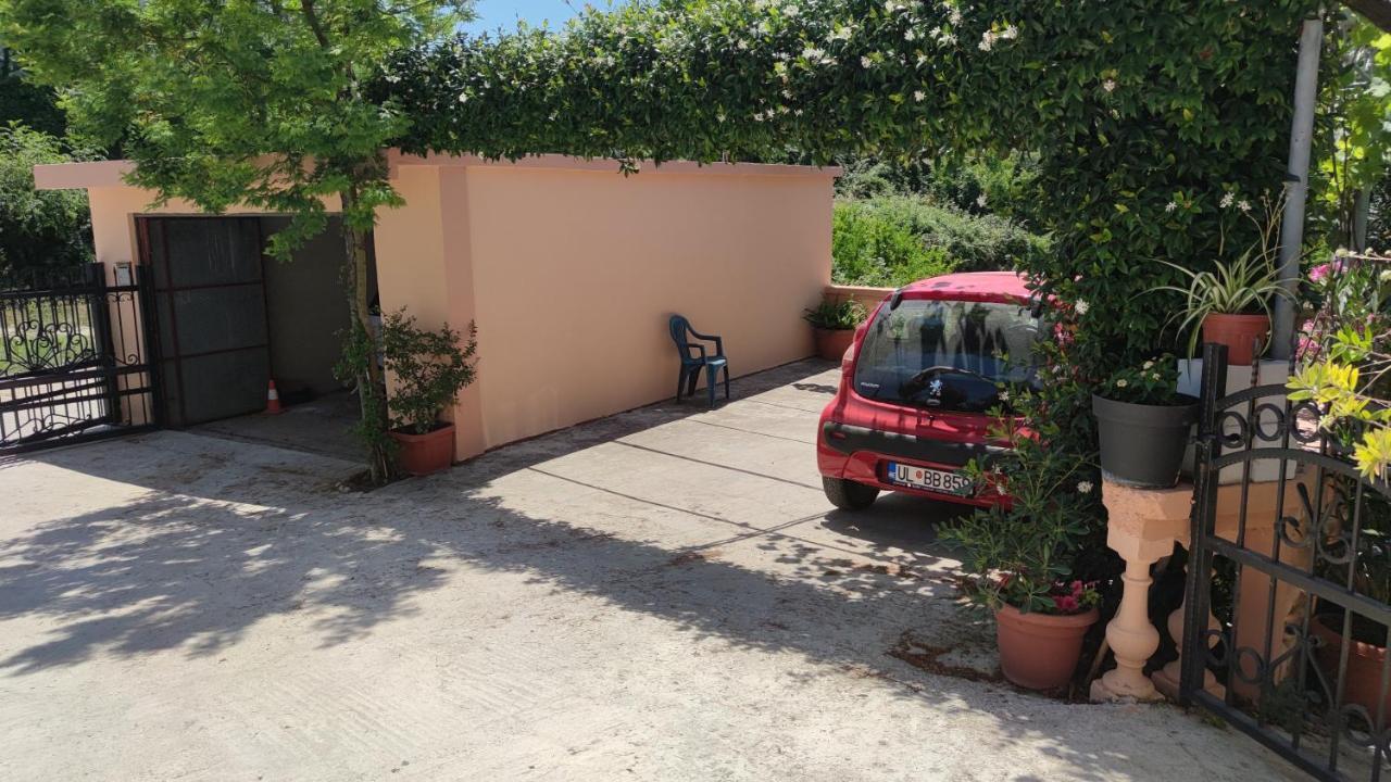 Guest'S House "Lindi&Roni" Apartment Ulcinj Exterior photo
